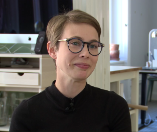 Film: Ekonomi - Elvira och Caroline, Hellsten Kommunikation